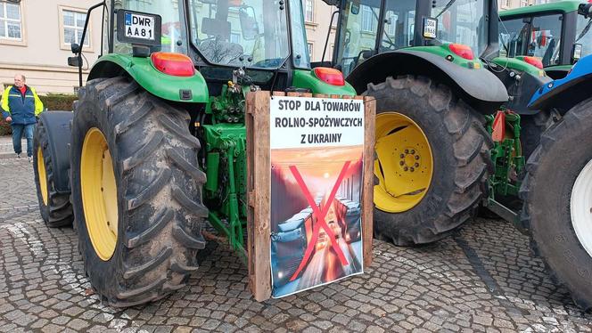  Hasła z protestu rolników we Wrocławiu. "Głód poczujesz, rolnika uszanujesz!"