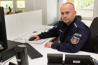 Dachował w rowie, z samochodu unosił się dym. Nieprzytomny kierowca w każdej chwili mógł spłonąć żywcem