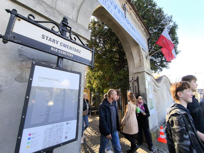 Słoneczna pogoda sprzyjała. 32. Kwesta Na Odnowę Zabytków Starego Cmentarza w Tarnowie