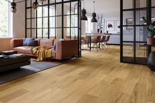 Panele na podłogę to hit! Poznaj zalety podłogi z paneli drewnianych