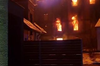 Nowy Sącz. Ogromny pożar starego młyna. Ogień objął kilka kondygnacji [ZDJĘCIA].