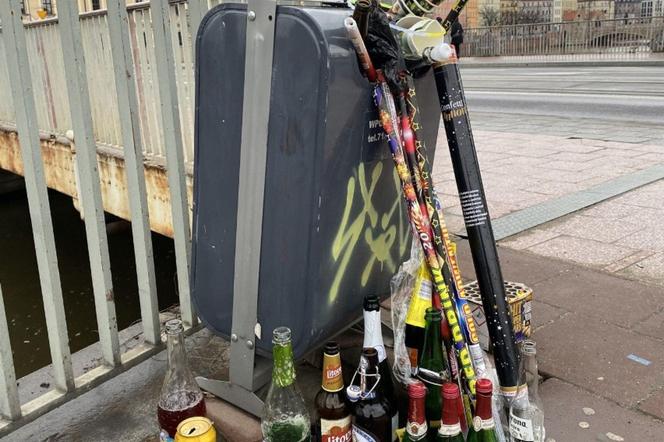 Sylwester się skończył, a kto posprząta? Centrum Wrocławia tonie w śmieciach