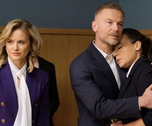 M jak miłość odc. 1872 po wakacjach. Magda (Anna Mucha), Julia (Marta Chodorowska), Andrzej Budzyński (Krystian Wieczorek)