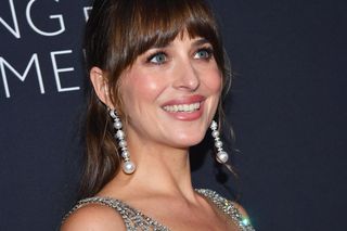 Francuska grzywka – hit jesieni, który odmieni twój look