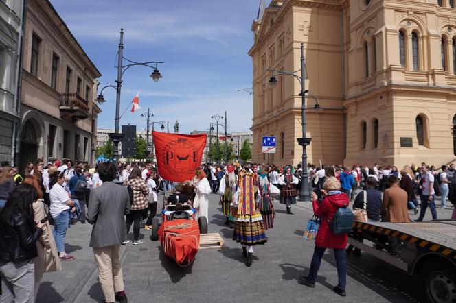 Pochód Juwenaliowy Łódzkich Uczelni. Studenci przejęli Łódź! [ZDJĘCIA]