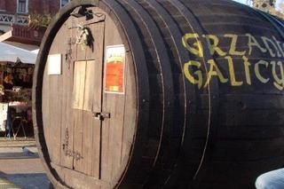 Krakowskie beczki z grzańcem zniknęły ze Świątecznego Jarmarku na dobre! Miasto nie zamierza ich przywracać