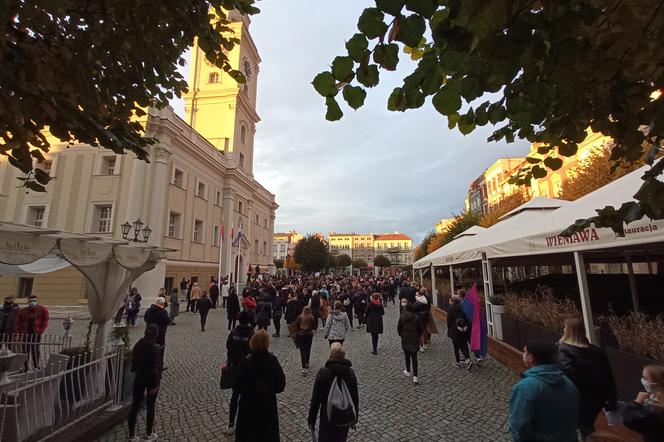 Strajk kobiet na rynku w Lesznie (archiwum)