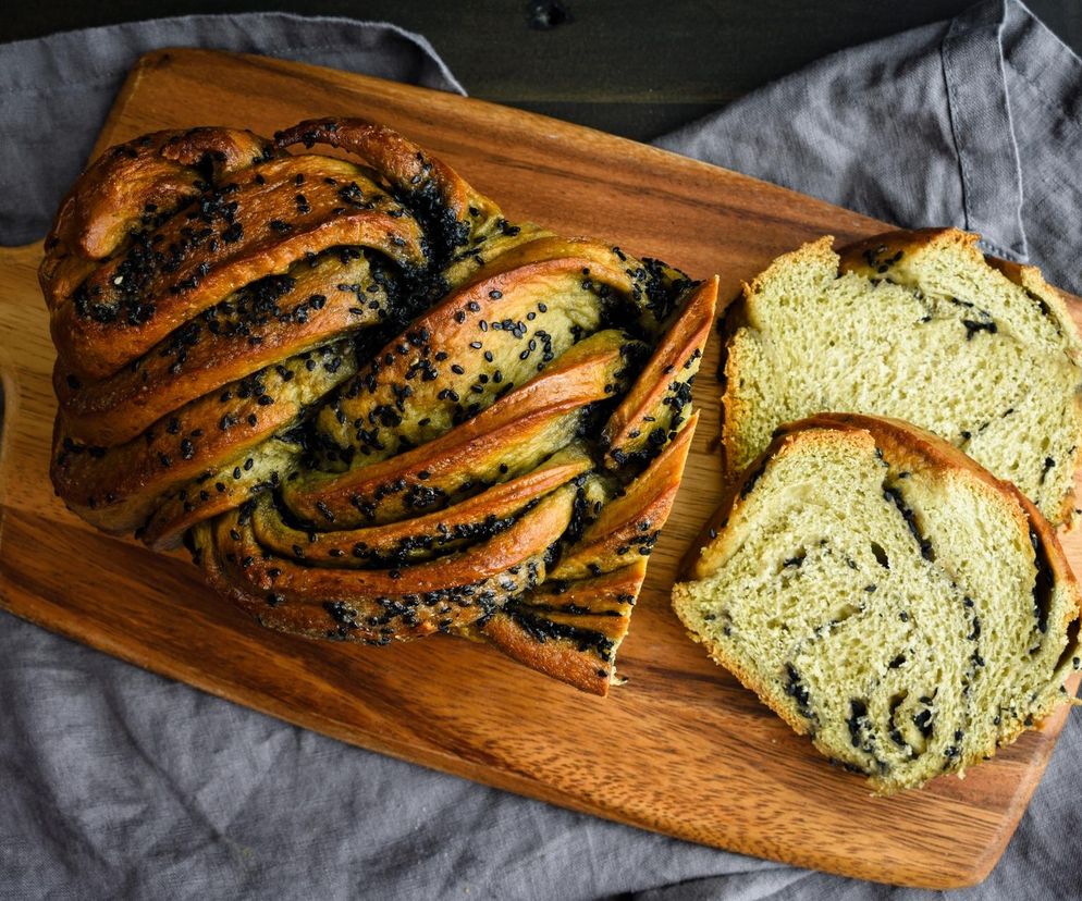 Chlebek idealny do dzielenia się. Pomidorowy chlebek do rwania to idealny pomysł na święta