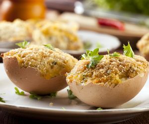 Jajka z pieczarkami à la Magda Gessler – wykwintna przekąska, która zaskakuje smakiem