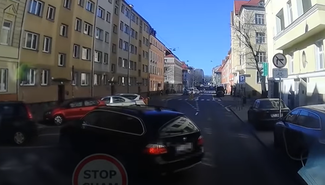 Mistrzyni parkowania ze Szczecina. Nawet BMW nie poradziło sobie z tym zadaniem! [WIDEO]