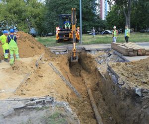 Paraliż w Warszawie. Awaria wodociągowa zarwała jezdnię al. Wilanowskiej