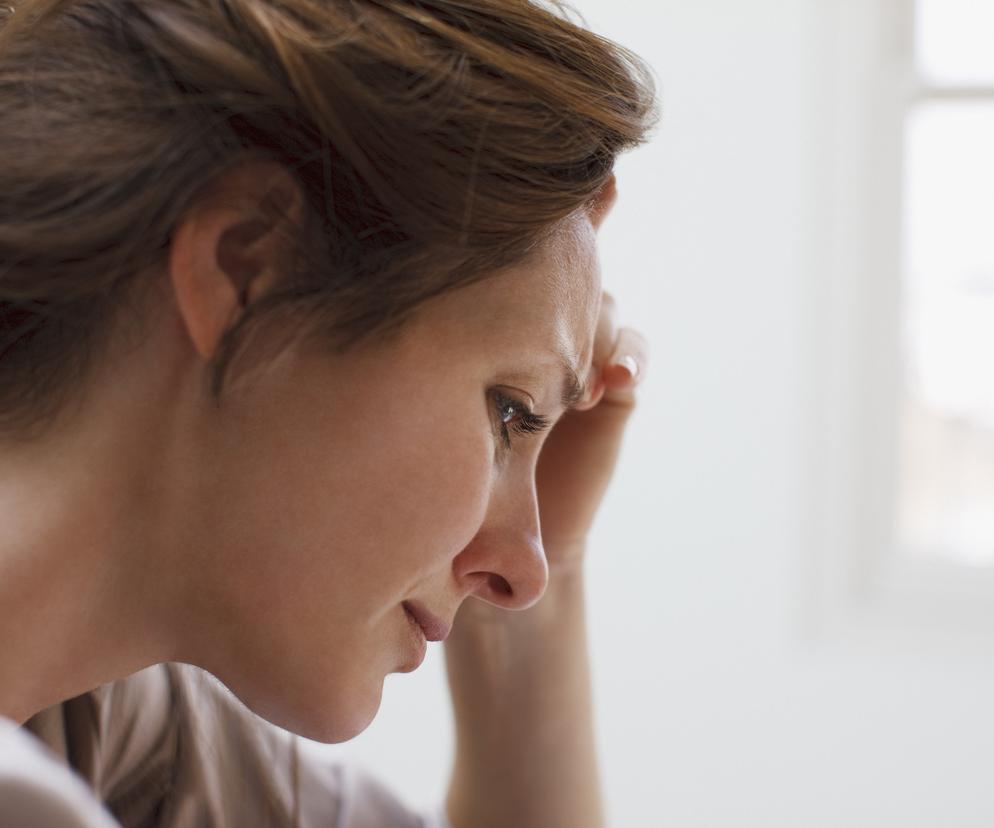 Samotność może skrócić życie nawet o 15 lat. Psychoterapeutka radzi, jak sobie pomóc