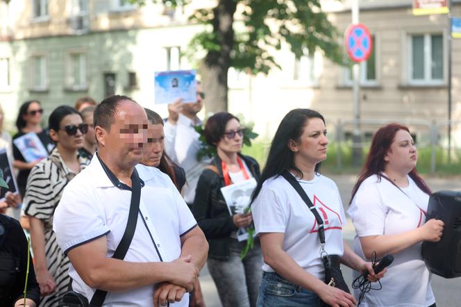 Pan Artur płakał w tracie białego marszu w Częstochowie. "Kamilek śni mi się po nocach"