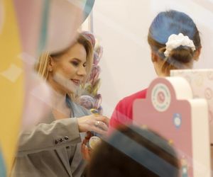 Marta Nawrocka kupuje prezenty na Dzień Dziecka