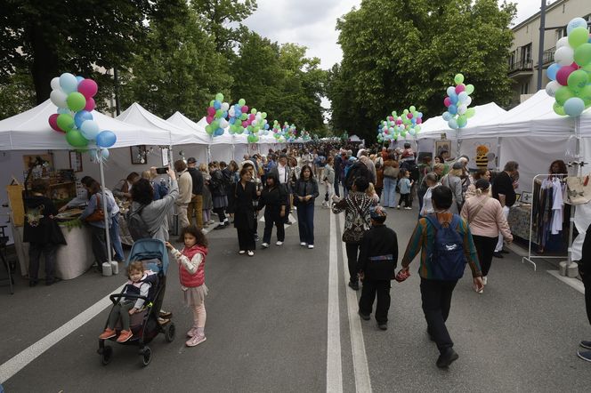 Święto Saskiej Kępy 2025. Kto szedł w paradzie na Francuskiej