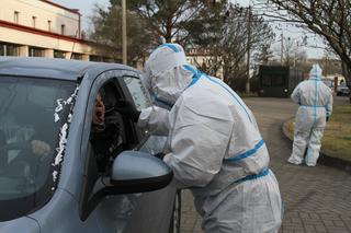 Punkt wymazów drive thru na Sadkowie kończy swoja prace