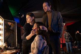 	Na dobre i na złe odc. 952. dziennikarz Rafał Kostrzewa (Mateusz Czwartosz), Helena (Anna Jarosik)