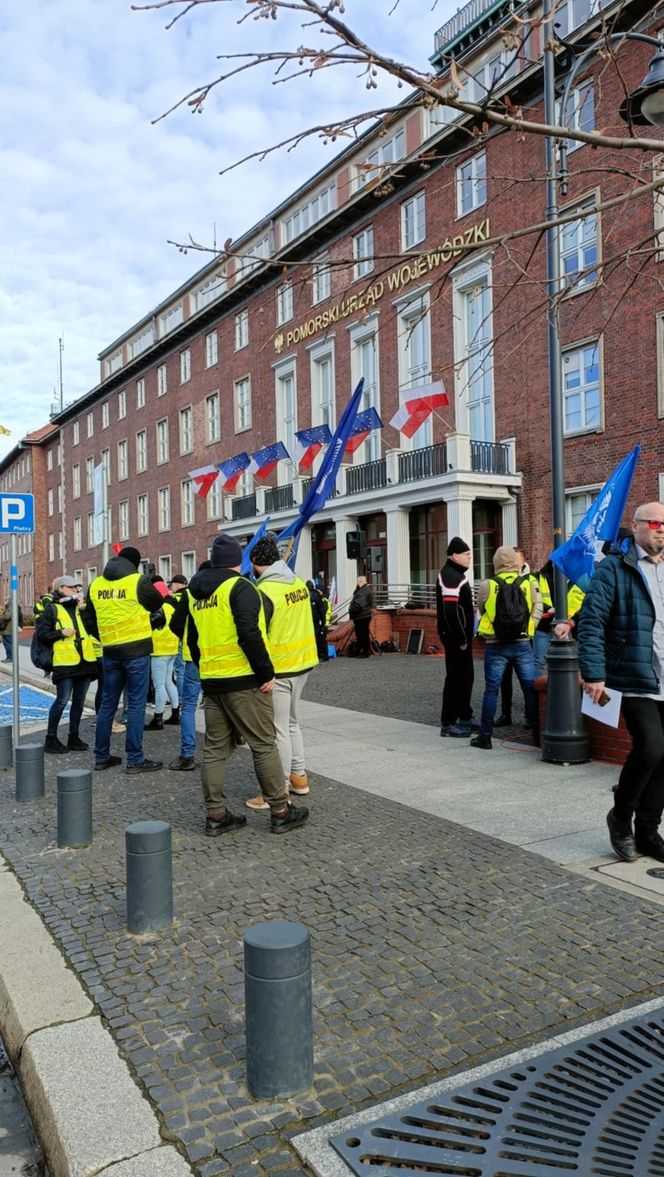 Protest służb mundurowych w Gdańsku! Na miejscu kilkuset funkcjonariuszy z Pomorza 