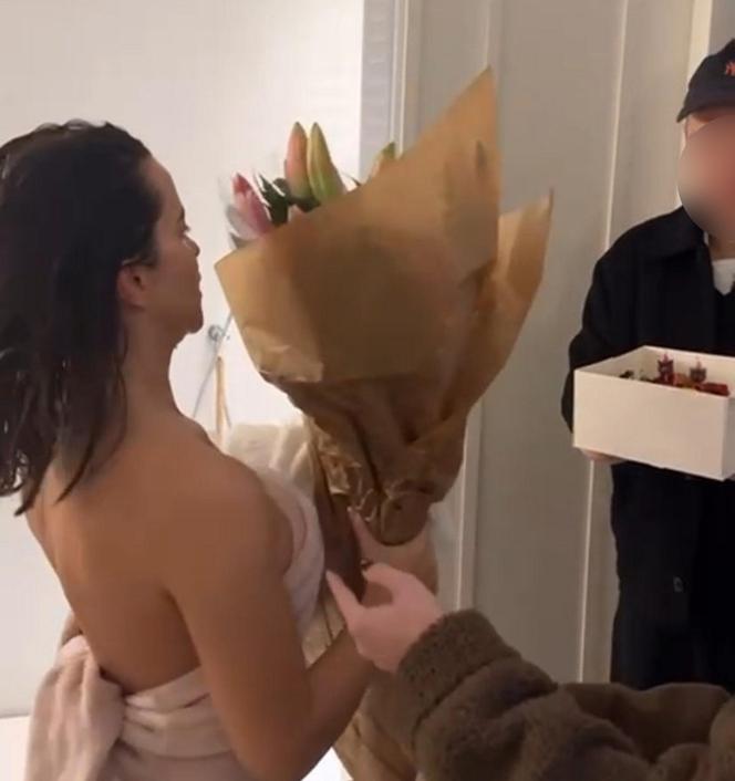Malwina Wędzikowska dostała kwiaty na urodziny