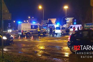 Zderzenie dwóch osobówek na rondzie w centrum Tarnowa