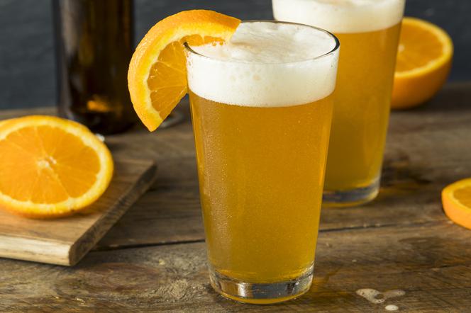 Przebojowe beergroni: drink z piwa i gorzkiego likieru pomarańczowego