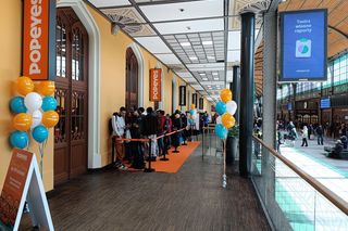 Popeyes na Dworcu Głównym we Wrocławiu otwarty! Spora kolejka, muzyka na żywo i darmowy kurczak