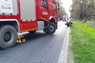 Śmiertelny wypadek pod Łaskiem! Motorowerzysta nie żyje, 45-letnią motocyklistkę zabrał śmigłowiec [ZDJĘCIA].
