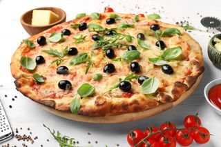 Keto pizza. Przepis na włoski przysmak bez węglowodanów
