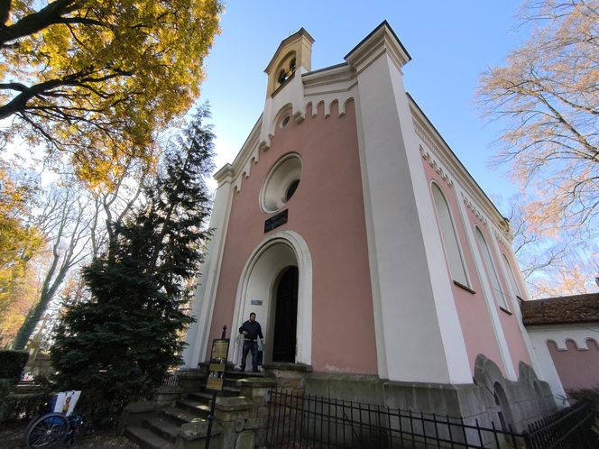 Słoneczna pogoda sprzyjała. 32. Kwesta Na Odnowę Zabytków Starego Cmentarza w Tarnowie