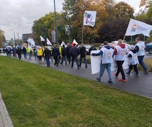 Hutnicy i koksownicy wyszli na ulice w Dąbrowie Górniczej. Apel do rządu o ratunek dla branży i tysięcy miejsc pracy