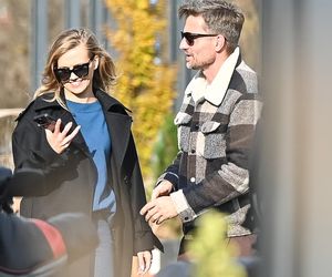 Agnieszka Kaczorowska siedzi i pachnie, a Rogacewicz wynosi śmieci i je kanapke poza autem... Fajna para?