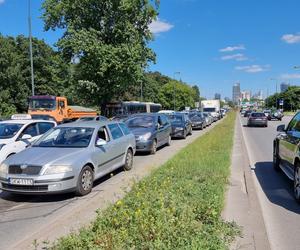 Huknął skodą w wóz strażacki. Osobówka jak zgnieciona puszka po napoju