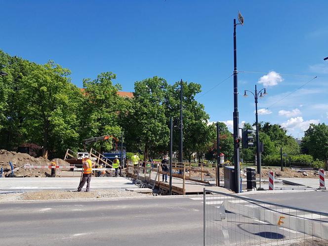 Torowisko prawie gotowe! Są postępy w pracach na al. św. Jana Pawła II