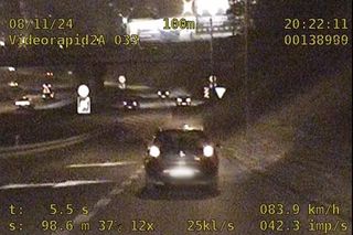 Długo prawem jazdy się nie nacieszył. 18-latek z Sosnowca za swoją brawurową jazdę otrzymał 30 punktów karnych