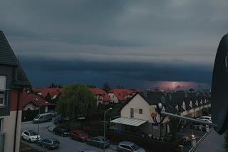 Burze na Dolnym Śląsku. Dom zapalił się od pioruna, strażacy interweniowali ponad 350 razy