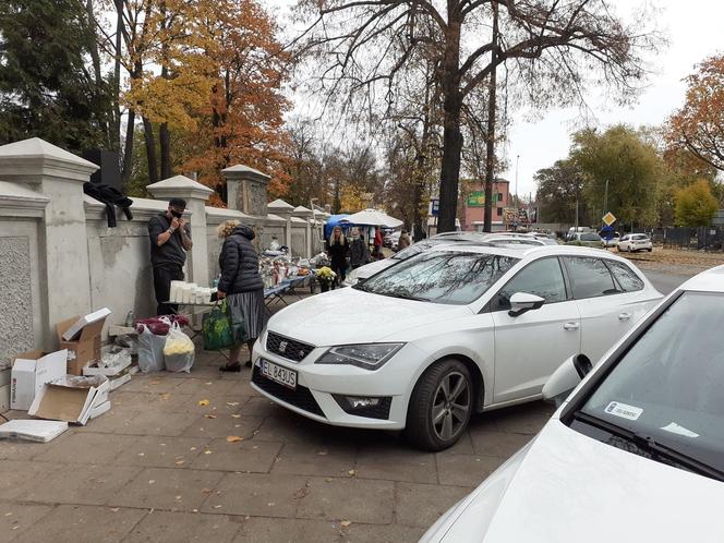 Przed 1 listopada łodzianie odwiedzają cmentarze!