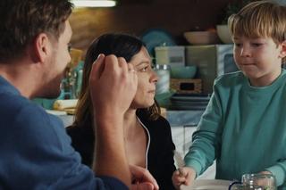 M jak miłość odc. 1726. Szymek (Staś Szczypiński), Iza (Adriana Kalska), Marcin (Mikołaj Roznerski)