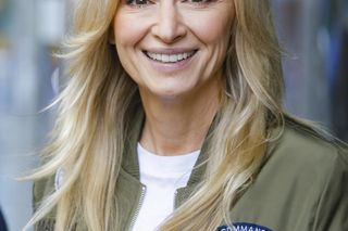 Martyna Wojciechowska w różowym bikini podbija afrykańskie plaże. Takiego zdjęcia nikt się nie spodziewał