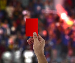 Żółta i czerwona kartka w piłce nożnej - co oznaczają?
