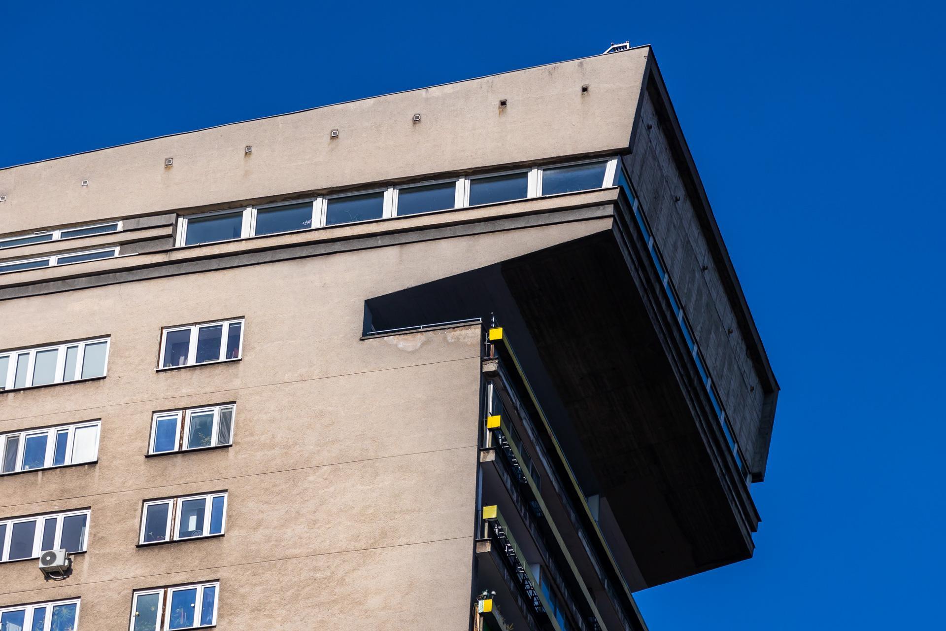 Młotek na Smolnej 8 w Warszawie. Zobacz zdjęcia symbolu luksusowych mieszkań w PRL-u