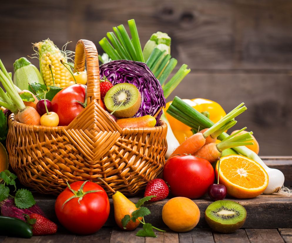 Dieta czystego jedzenia opiera się przede wszystkim na rezygnacji z produktów przetworzonych.