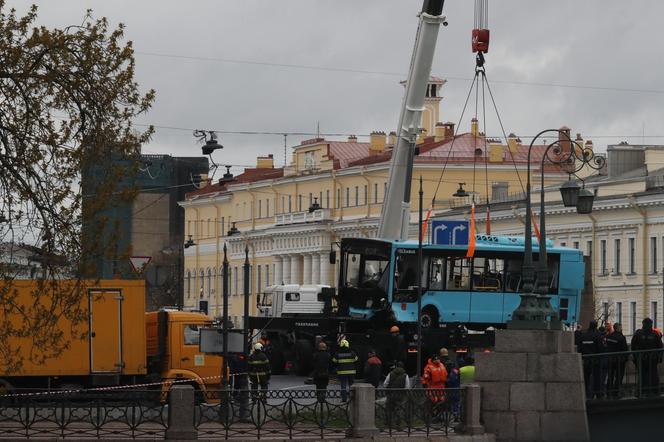 Rosja/ Autobus wpadł do rzeki w Petersburgu – trzy osoby nie żyją