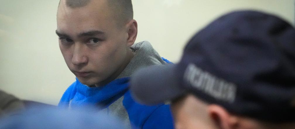 Vadim Shishimarin, rosyjski żołnierz skazany na dożywocie za zamordowanie cywila w Ukrainie. To pierwszy wyrok