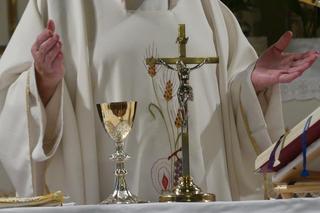 Większe emerytury dla księży. Ile zarabiają duchowni?