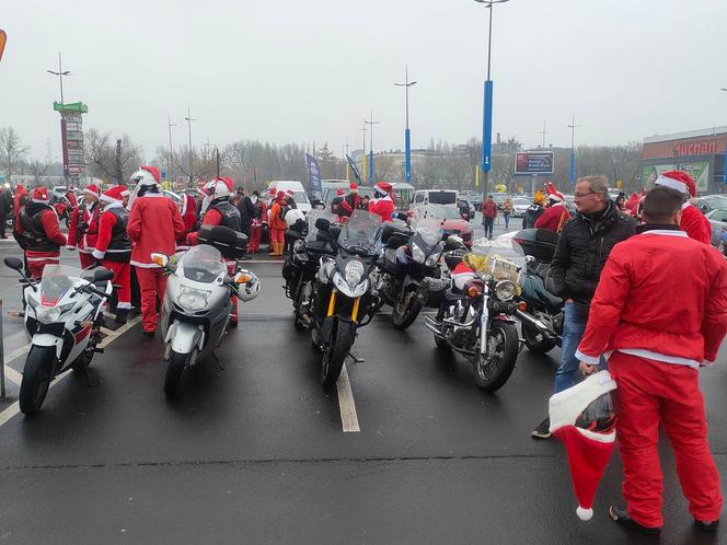 Mikołaje na motocyklach w Manufakturze. Finał corocznej akcji charytatywnej [ZDJĘCIA]