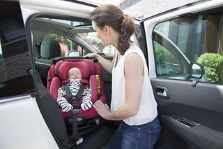 i-Size = bezpieczeństwo. Przewożenie dzieci w samochodzie – poradnik Maxi-Cosi