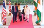 Rozmowy pokojowe w Delhi. Wiceprezydent USA Vance: Rosja i Ukraina będą musiały dokonać wymiany terytoriów.