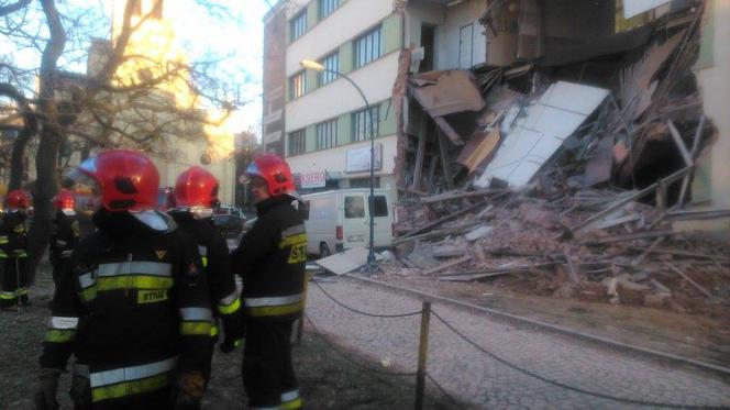 Zawaliła się ściana budynku na rogu Sienkiewicza/Tuwima