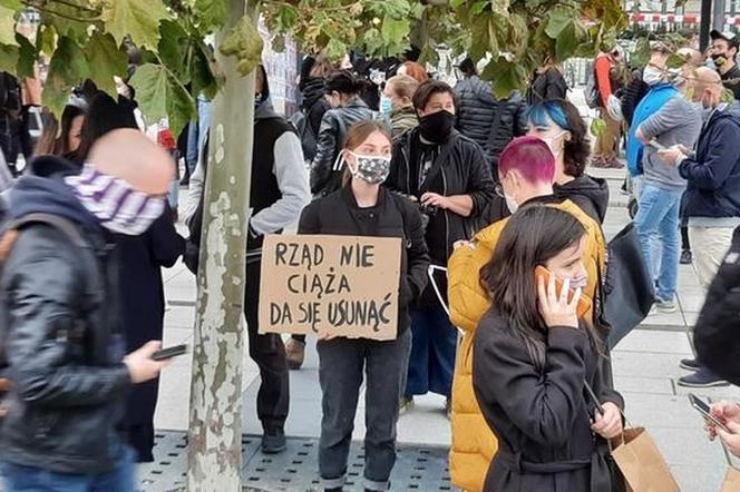 Strajk kobiet. Blokada Bydgoszczy: To jest wojna! Protestujący zbiorą się pod siedzibą PiS