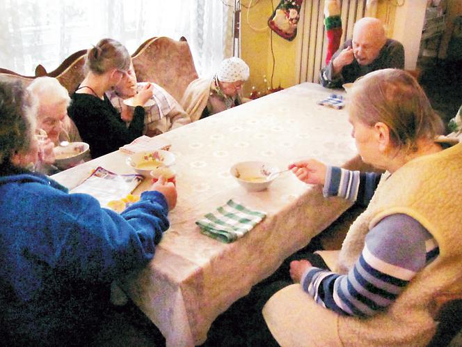 Więźniowie mają lepiej niż staruszki